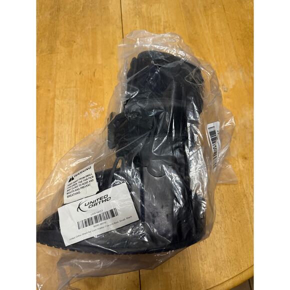 United Ortho Short Air Cam Walker Fracture Boot, Small, Black - Picture 3 of 4